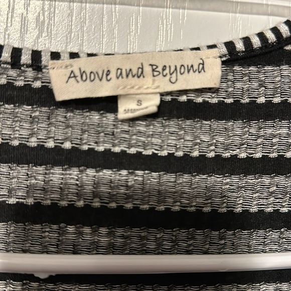 ABOVE AND BEYOND CARDIGAN SIZE SMALL - Picture 2 of 3